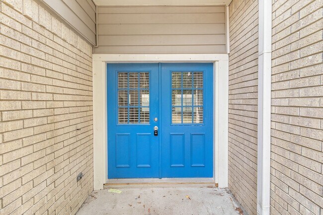 Foto del edificio - Spacious 4 bedroom 2 1/2 baths, 2 story for lease in the Elm Grove Village Subdivision - Kingwood