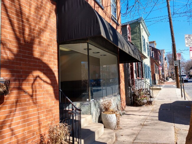 Building Photo - 121 E Chestnut St