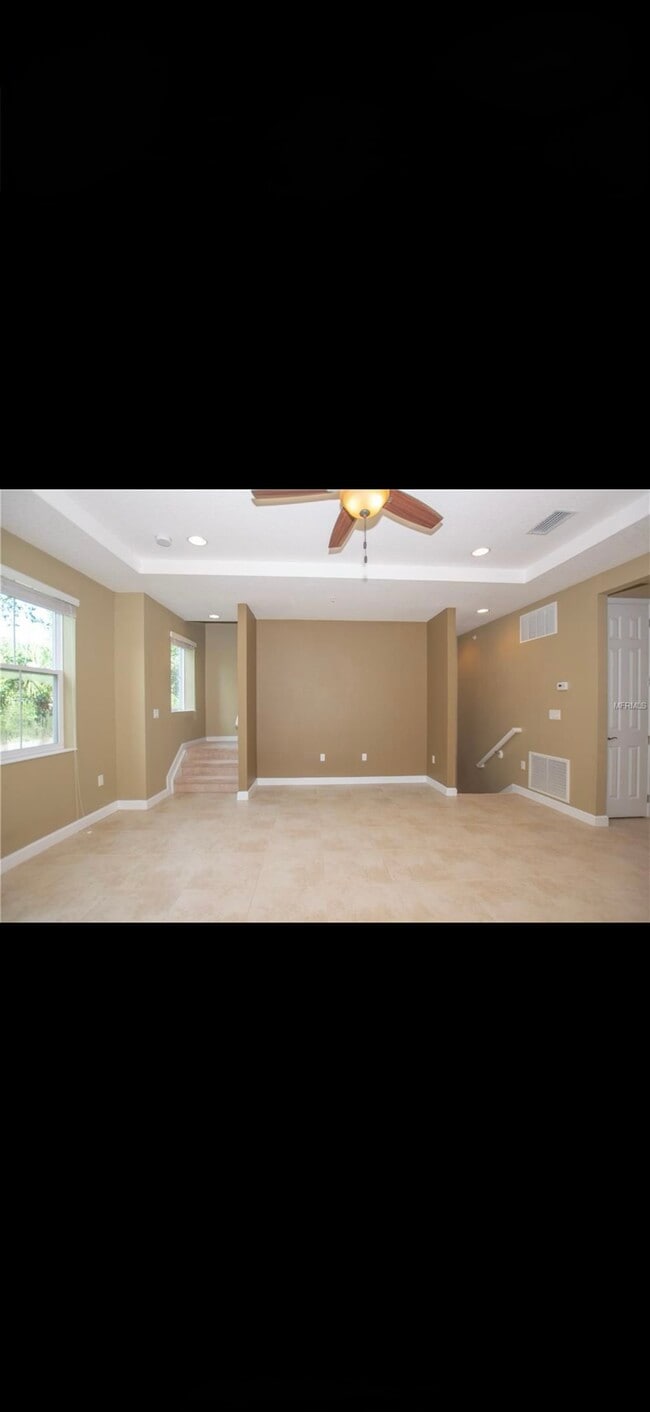 Building Photo - 649 Hangnest Ln