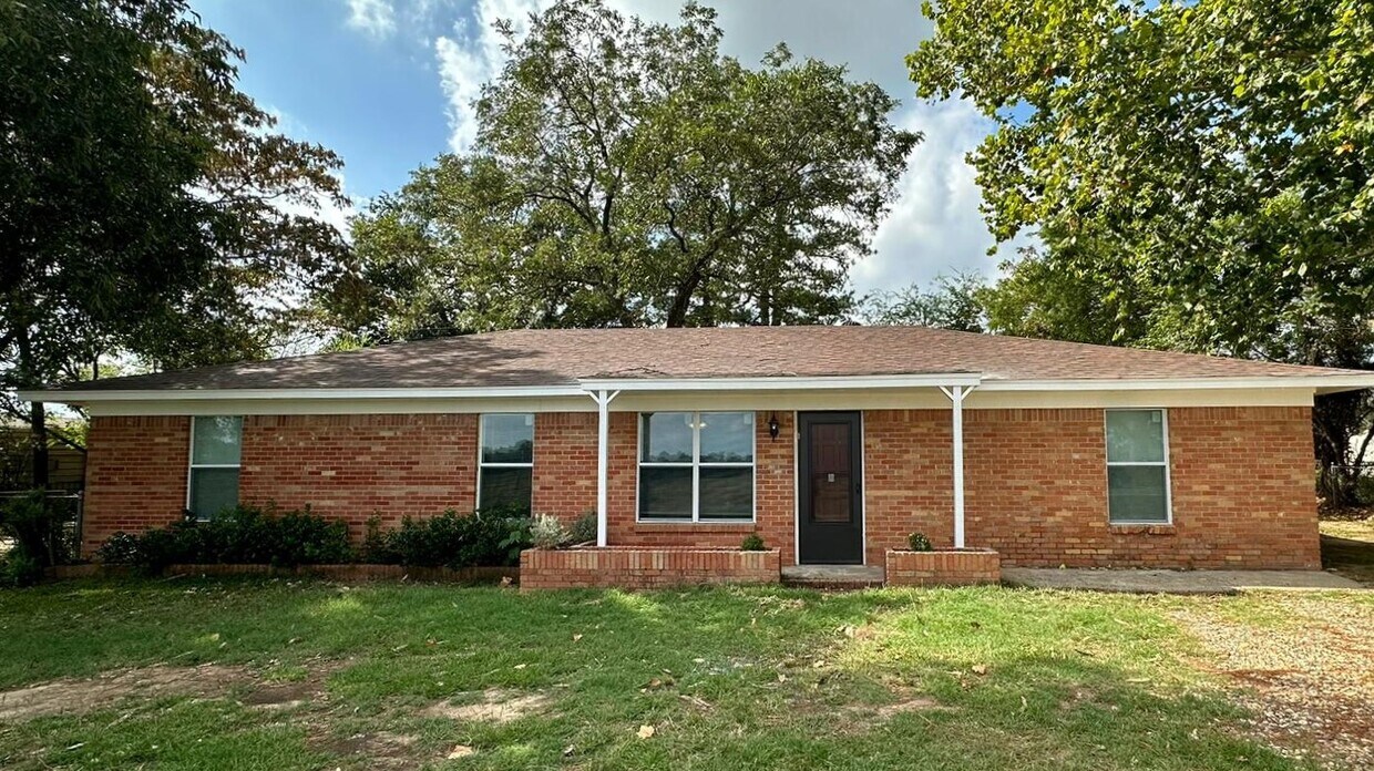 675 Farm to Market 1001, Mount Pleasant, TX 75455 House Rental in
