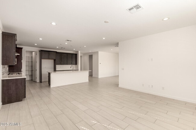 Foto del edificio - 16547 Avenida del Sol W