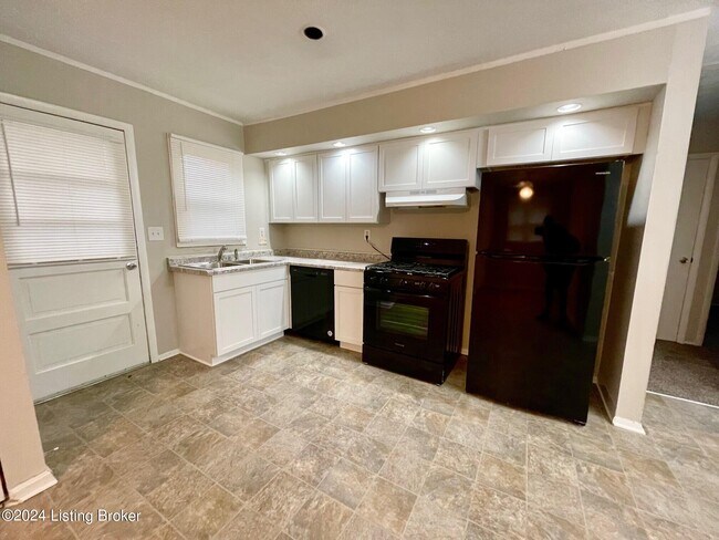 Foto del edificio - 7402 Ronan Dr