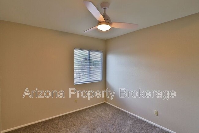 Building Photo - 851 E Cochise Dr