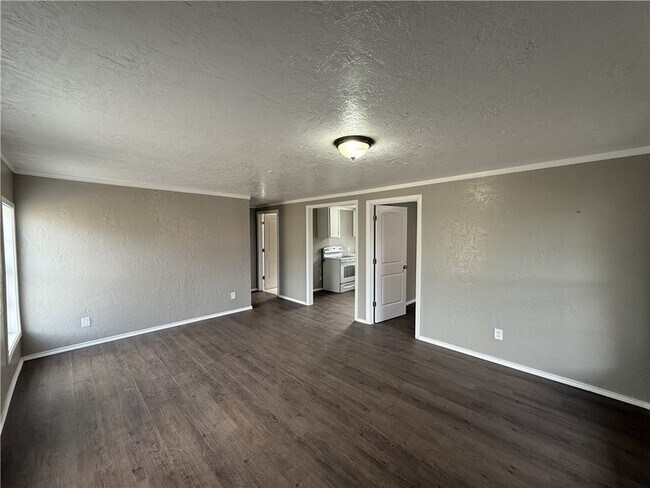 Foto del edificio - 405 W Wm J Bryan Pkwy
