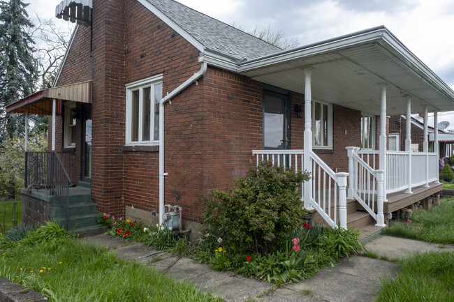 Building Photo - 713 Overhill Dr