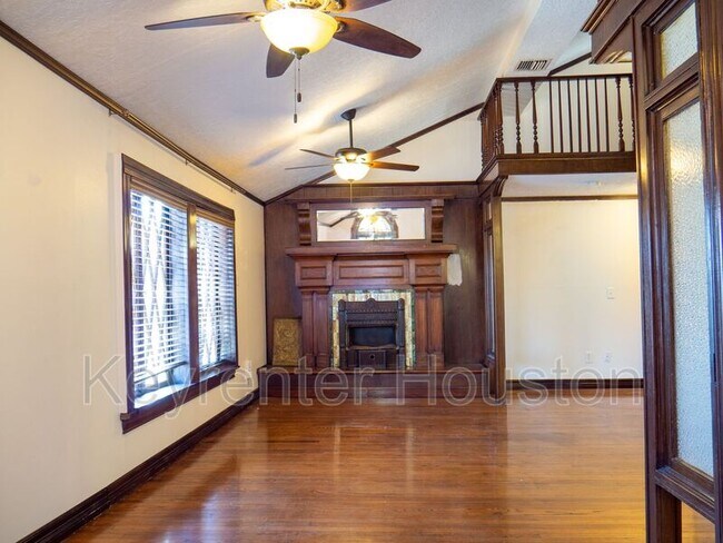 Building Photo - 3718 Yupon St