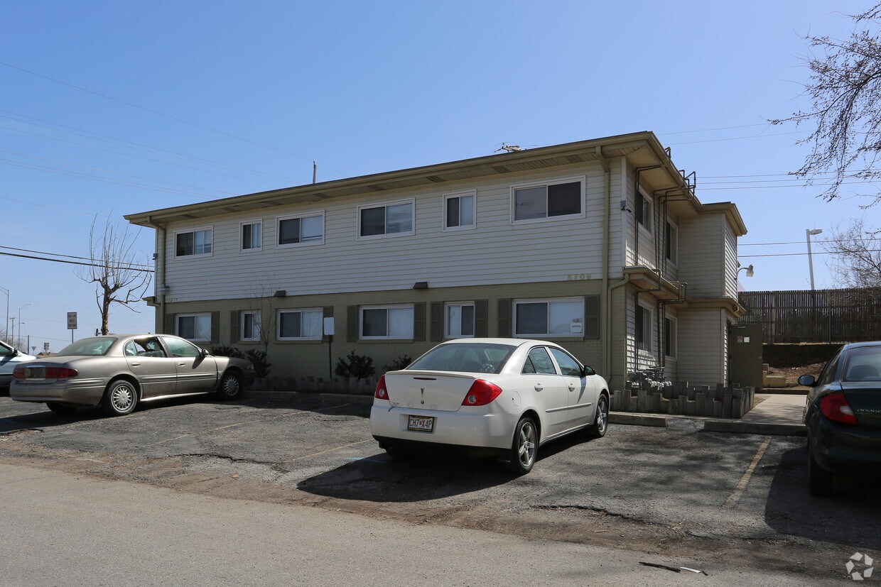 57095711 E 139th Ter, Grandview, MO 64030 Apartments in Grandview