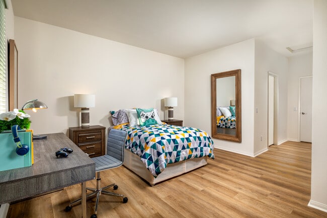 Building Photo - Calista Luxury Townhomes