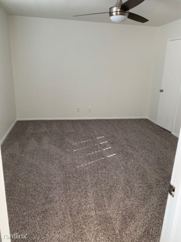 Building Photo - 3 br, 3 bath Townhome - 2701 Shoreridge Ave