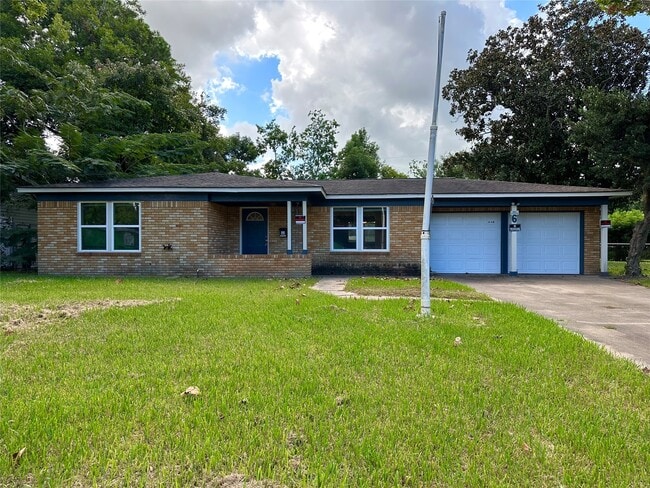 Building Photo - 6 E Southlawn Ave