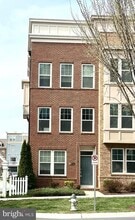 Building Photo - 127 Decoverly Dr