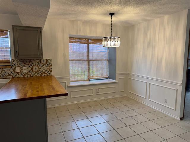 Foto del edificio - 703 Red Oak Dr