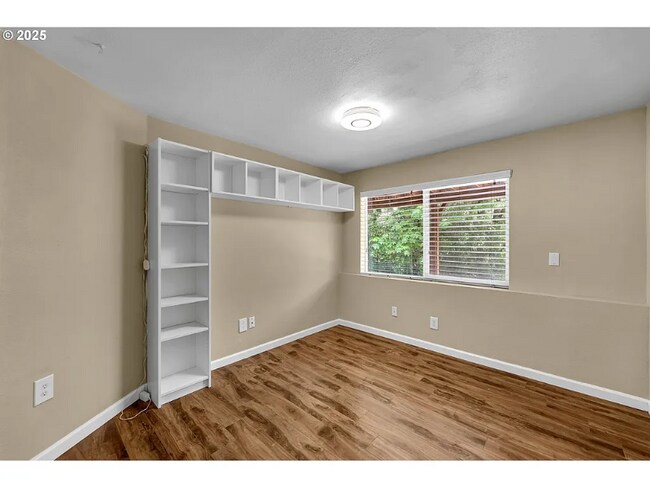 Foto del edificio - 1320 NW Maple Ln