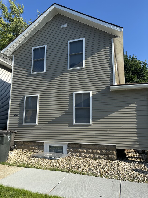 Primary Photo - 307 E Jefferson St
