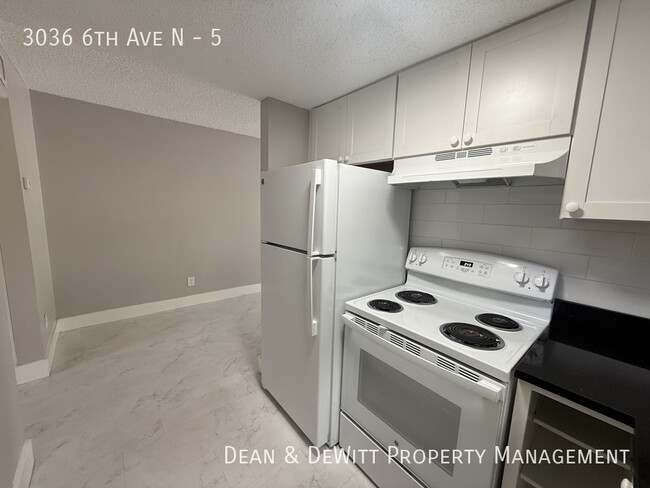 Building Photo - 1 Bed/1 Bath - Unit 5