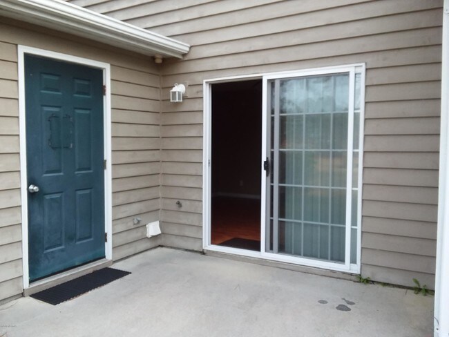 Foto del edificio - 64 Camp Pelletier Rd