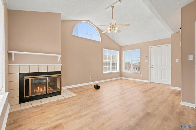 Foto del edificio - 104 Waters Edge Ln