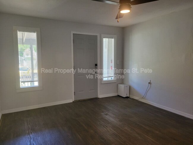 Building Photo - 618 17th Ave S