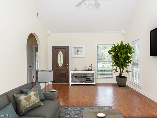 Building Photo - 9530 Brook Forest Cir