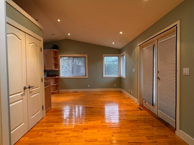 Photo du bâtiment - 146 Marks Ave