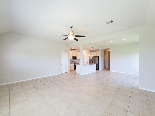 Foto del edificio - 24403 Royal Pike Dr