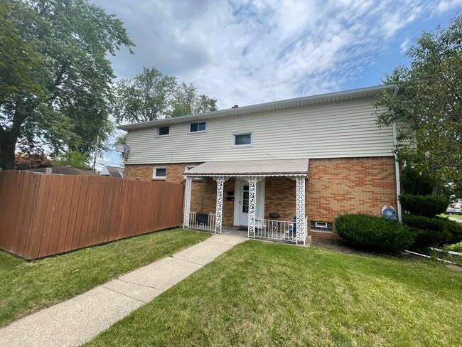 Building Photo - 36 Huth Rd