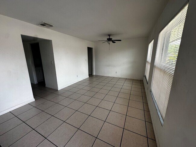 Building Photo - 1151 S Loop Blvd