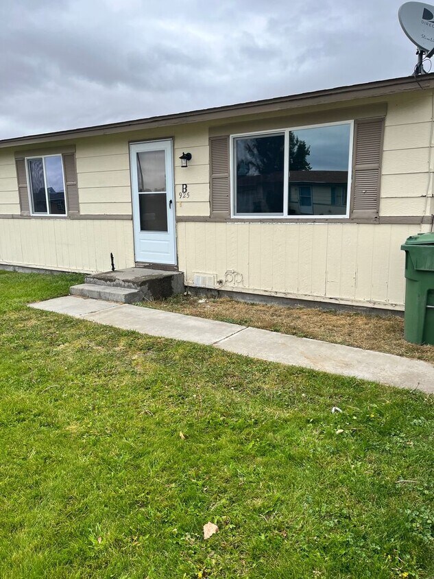 Foto principal - 925 Cosgrave St.