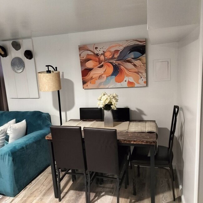 Foto del edificio - 508 Forest View Rd