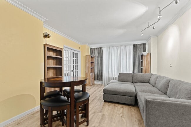 Foto del edificio - 7004 JFK Blvd E