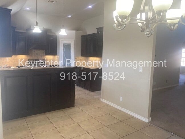 Building Photo - 3-Bed, 2-Bath Large Home in Claremore