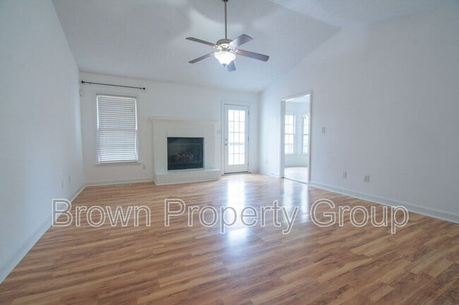 Foto del edificio - 633 Law Rd