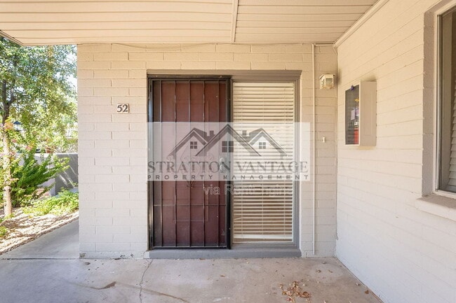 Building Photo - 4114 E Calle Redonda