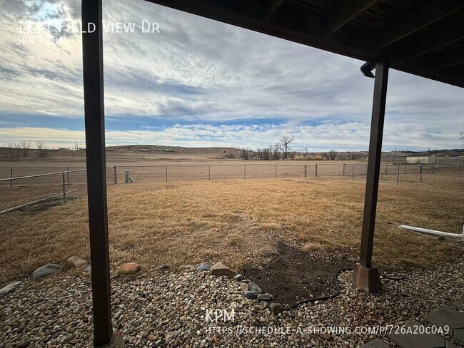 Building Photo - * PENDING APPLICATION * 3 BEDROOM | 2 BATH...