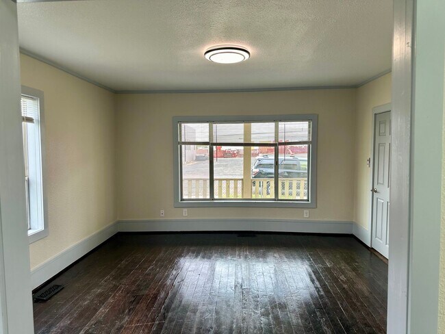 Foto del edificio - 4 plus bedroom on double lot