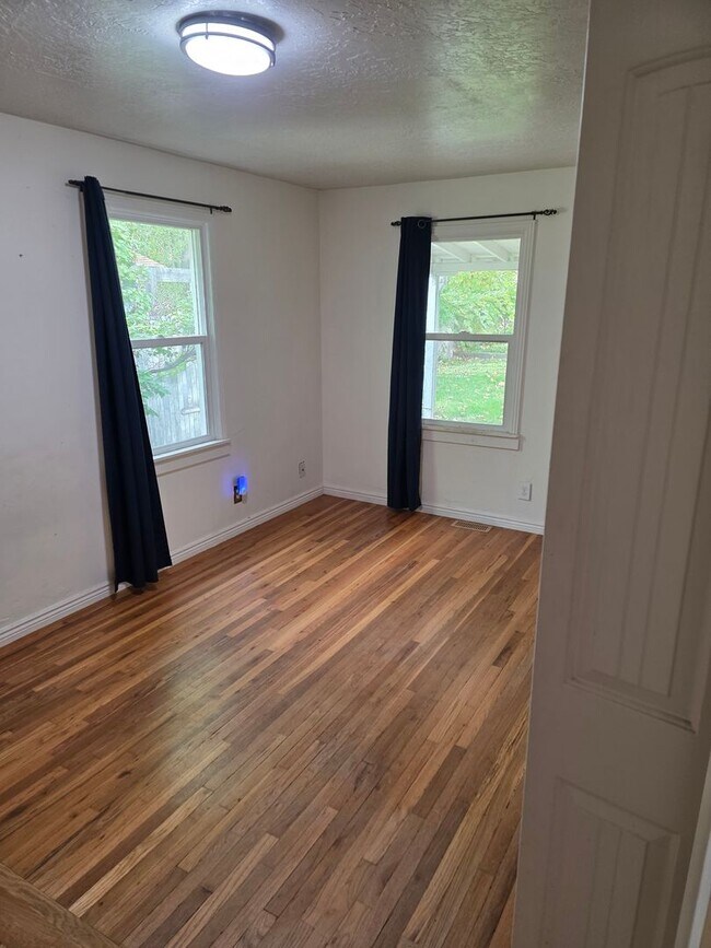 Foto del edificio - Charming 4 bed 2 bath home