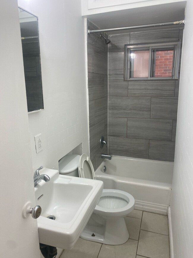 Building Photo - 362 Friel St