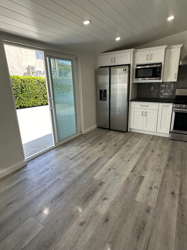Foto del edificio - 6200 Coldwater Canyon Ave