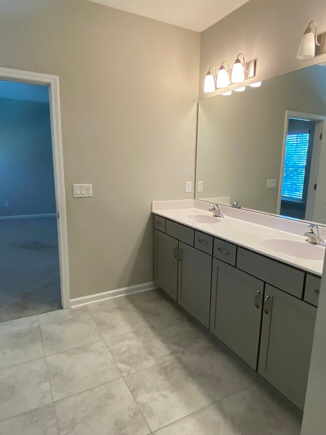 Building Photo - 2175 Eagle Talon Cir