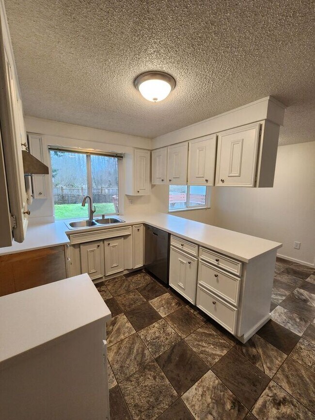 Foto del edificio - Nice 3 Bedroom Rambler In the Parkland/Spanaway Area!