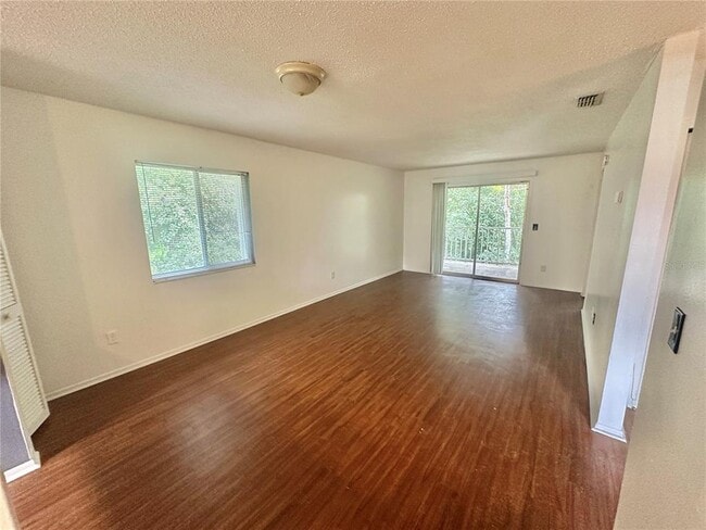 Building Photo - 2549 S Oak Ave