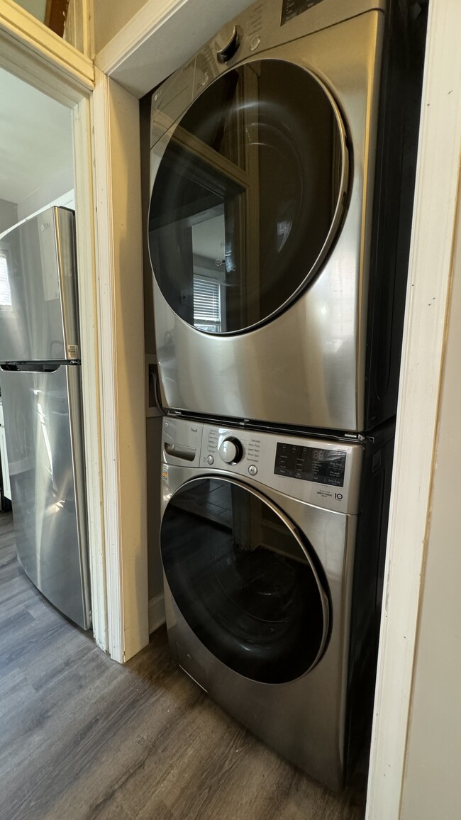 Washer/Dryer in unit - 2104 Mount Royal Terrace