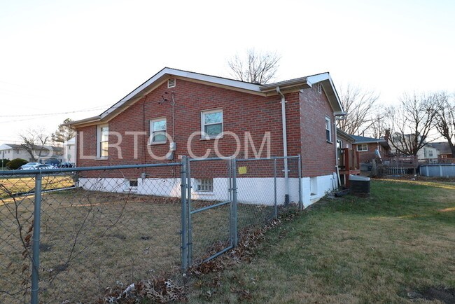 Building Photo - 1755 Parker Rd