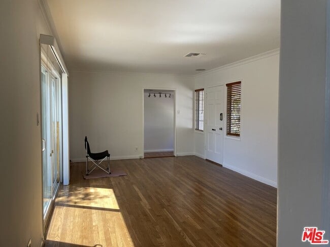 Foto del edificio - 18044 Martha St