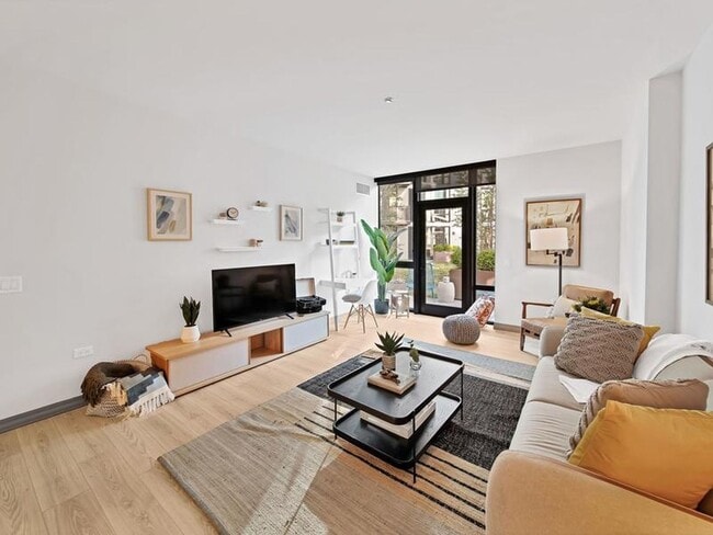 Foto del edificio - 2141 N Elston Ave