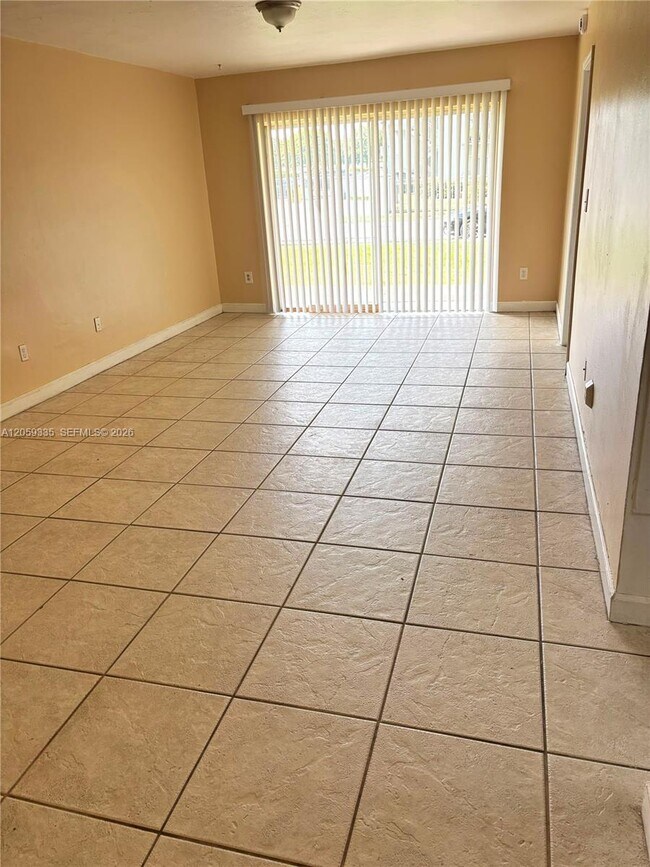 Foto del edificio - 7410 SW 82nd St