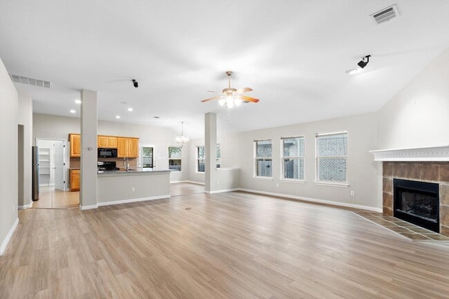 Foto del edificio - 2205 Speidel Dr