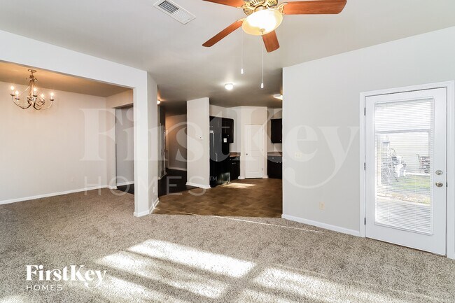 Foto del edificio - 466 Grenier Terrace NE