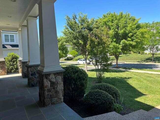 Foto del edificio - 1832 Hyland Creek Dr