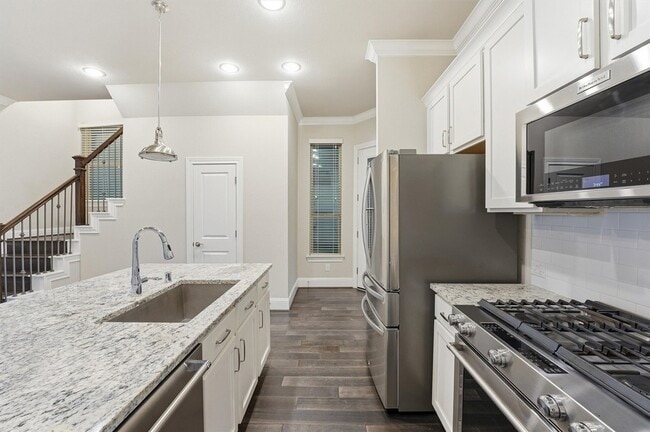 Building Photo - 1121 Shepherd Oaks Dr